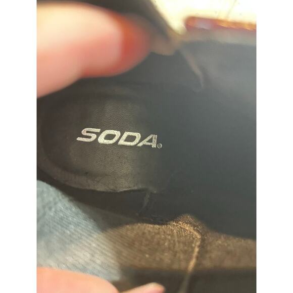 Soda Maroon Patent Leather CHELSEA BootS - Women's Size 10 - Picture 6 of 6